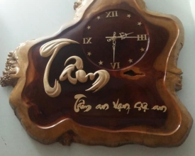 Đồng hồ gỗ chữ TÂM