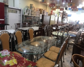 Bàn ăn mặt kính 