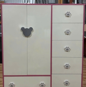 Tủ trẻ em họa tiết chân chuột