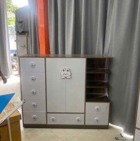 Tủ trẻ em họa tiết chân mèo có kệ để đồ