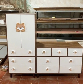 TỦ GỖ TRẺ EM HỌA TIẾT CHÂN CHÓ