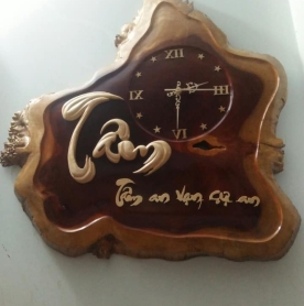 Đồng hồ gỗ chữ TÂM